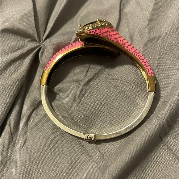 Elegant Pink and Gold Women's Bracelet - Picture 4 of 7